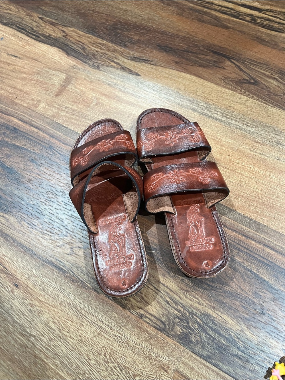 Brown Tooled Leather Slide Sandals Size 4 EUC worn once - Picture 2 of 3